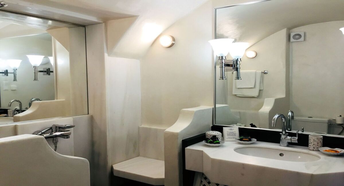 Aigialos Niche Suites