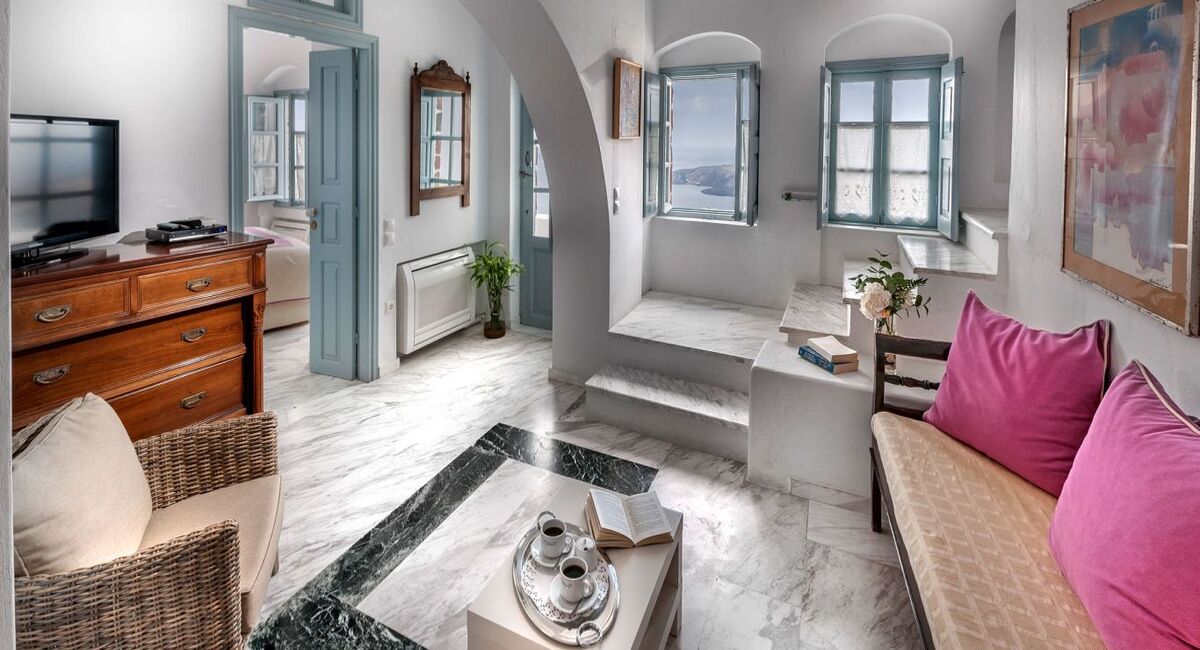 Aigialos Niche Suites