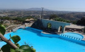 Arolithos Village (incl. auto)