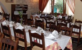 Arolithos Village (incl. auto)