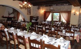 Arolithos Village (incl. auto)