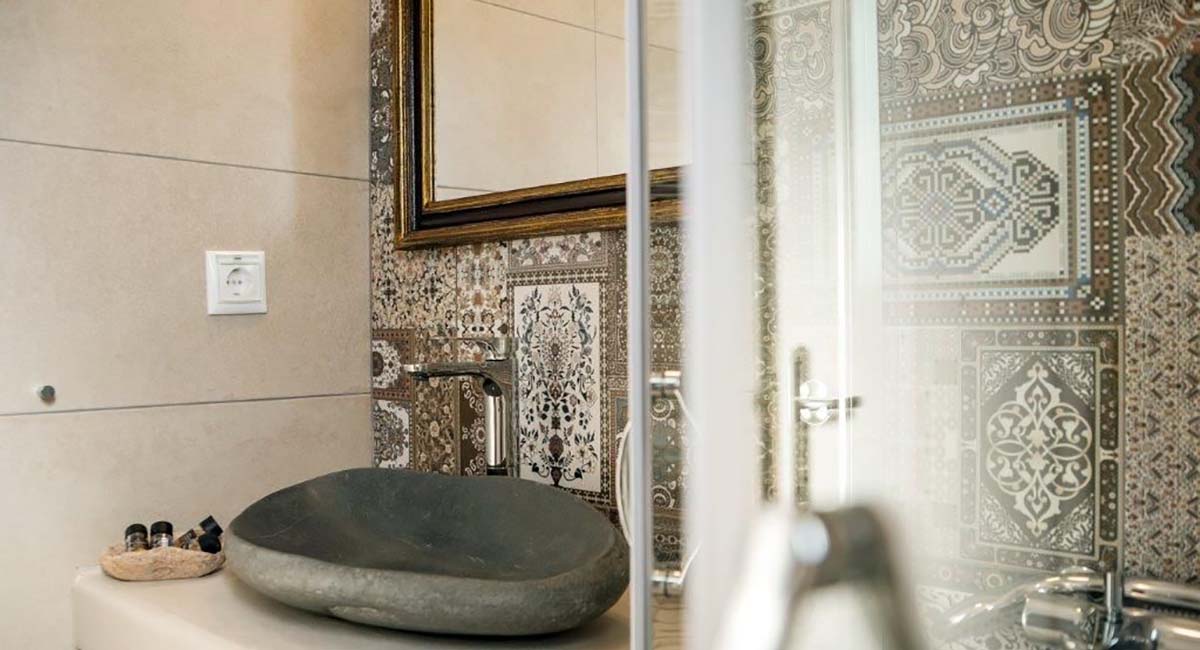 Avlemonas Bay Sea Houses