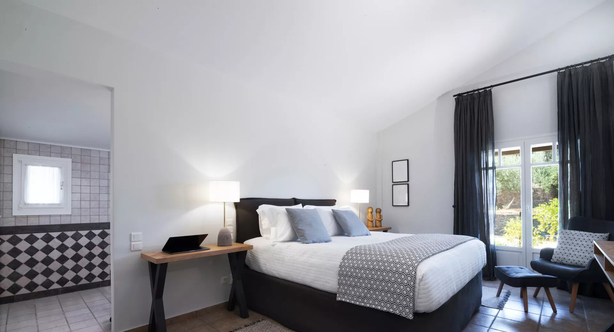 Bill & John Apartments