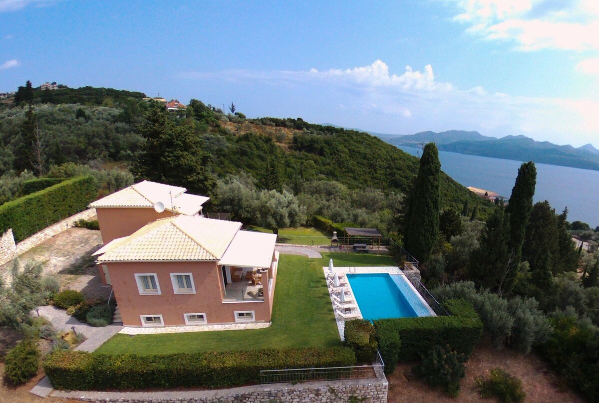 Bruskos Hotel & Suites