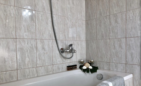 Bruskos Hotel & Suites