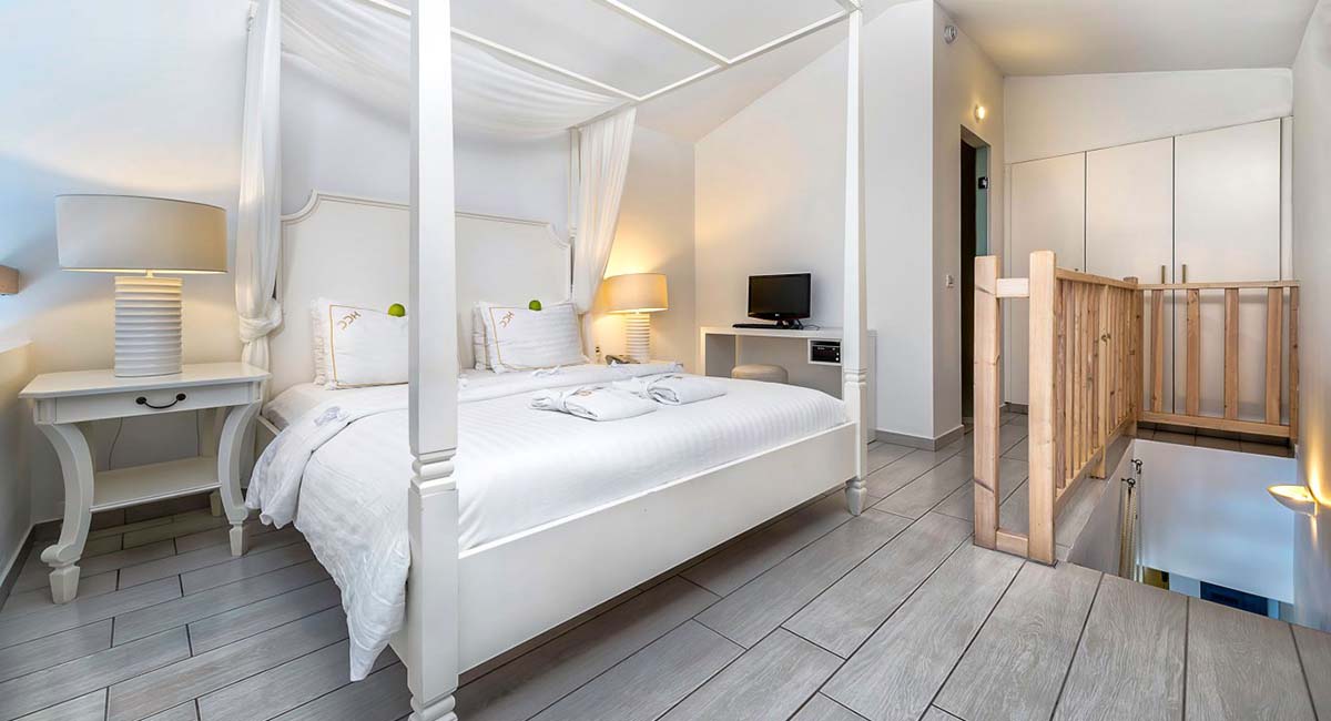 Diamond Deluxe Hotel