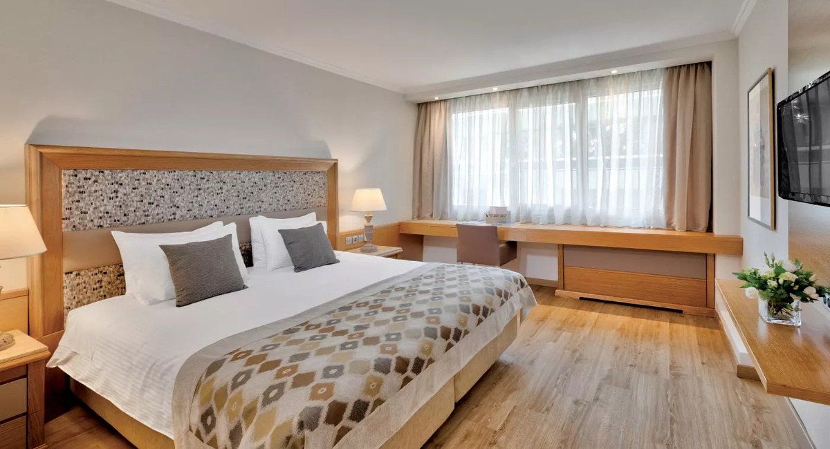 Divani Caravel Hotel