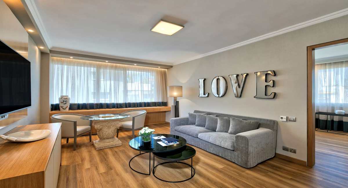 Divani Caravel Hotel