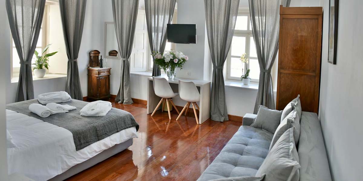 Douskos Port House Hydra