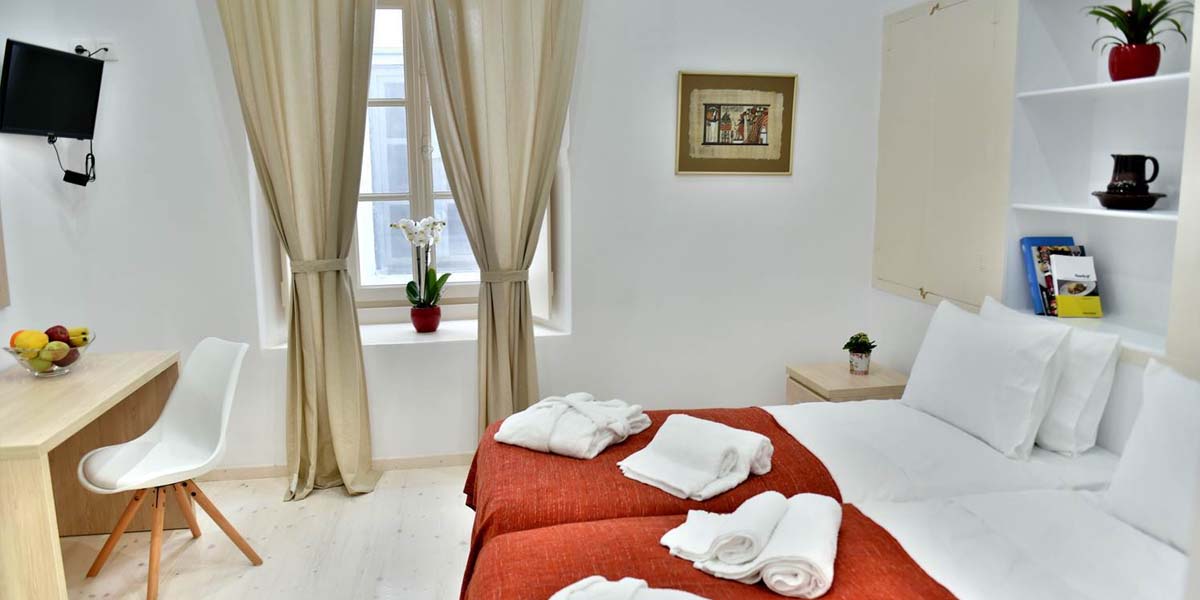 Douskos Port House Hydra