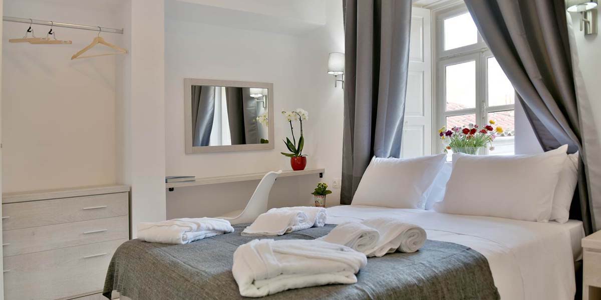 Douskos Port House Hydra