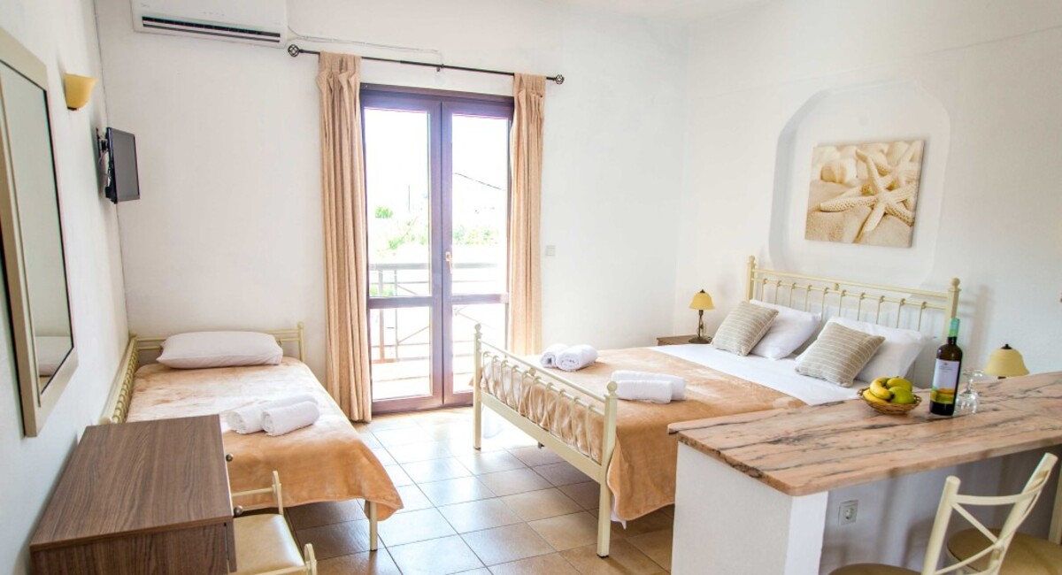 Joanna apartments Groikos Patmos