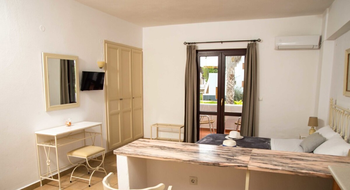 Joanna apartments Groikos Patmos