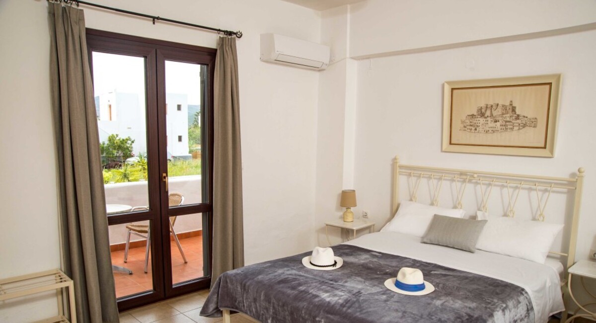 Joanna apartments Groikos Patmos