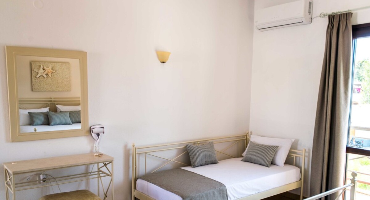 Joanna apartments Groikos Patmos