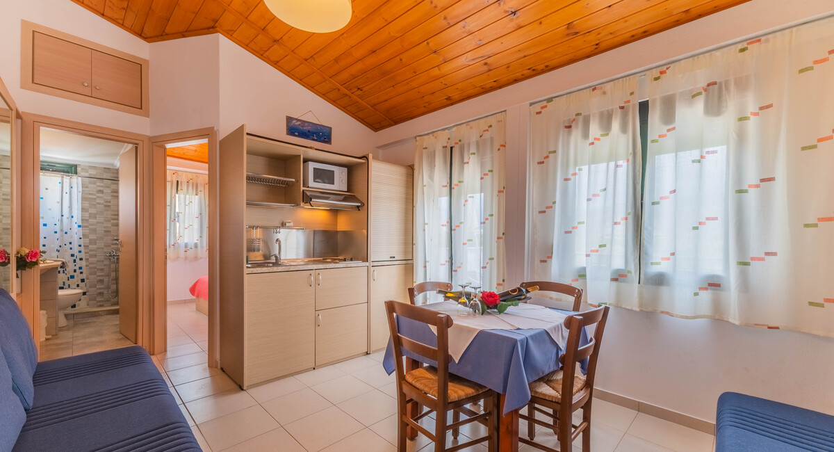 Kastro apartments en studios Myrtos