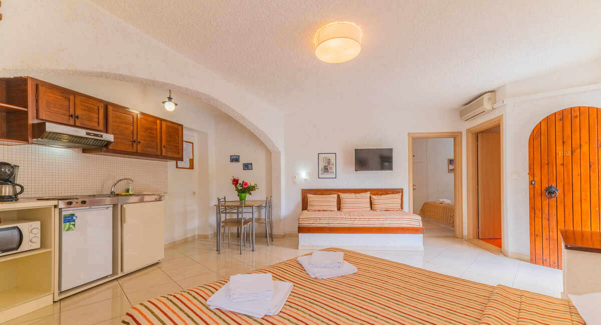 Kastro apartments en studios Myrtos