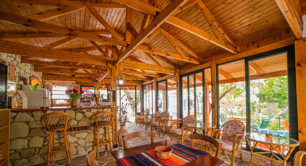 Kastro apartments en studios Myrtos