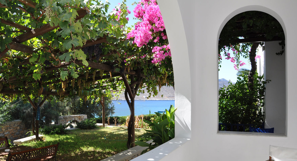 Levrossos beach apartments