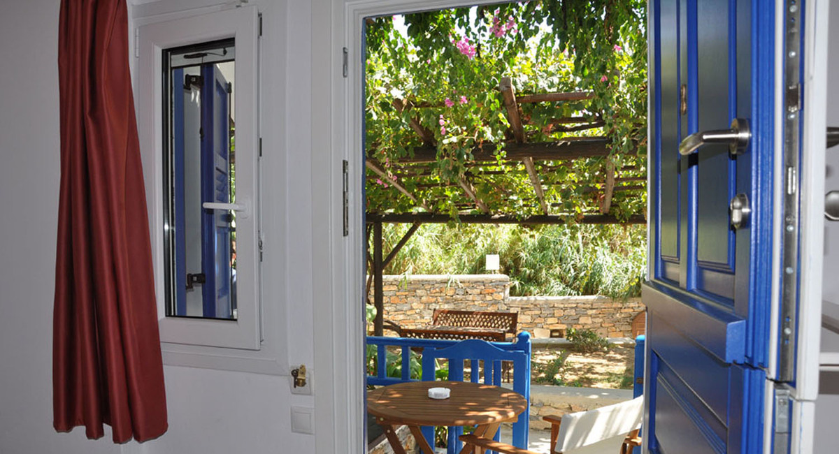 Levrossos beach apartments