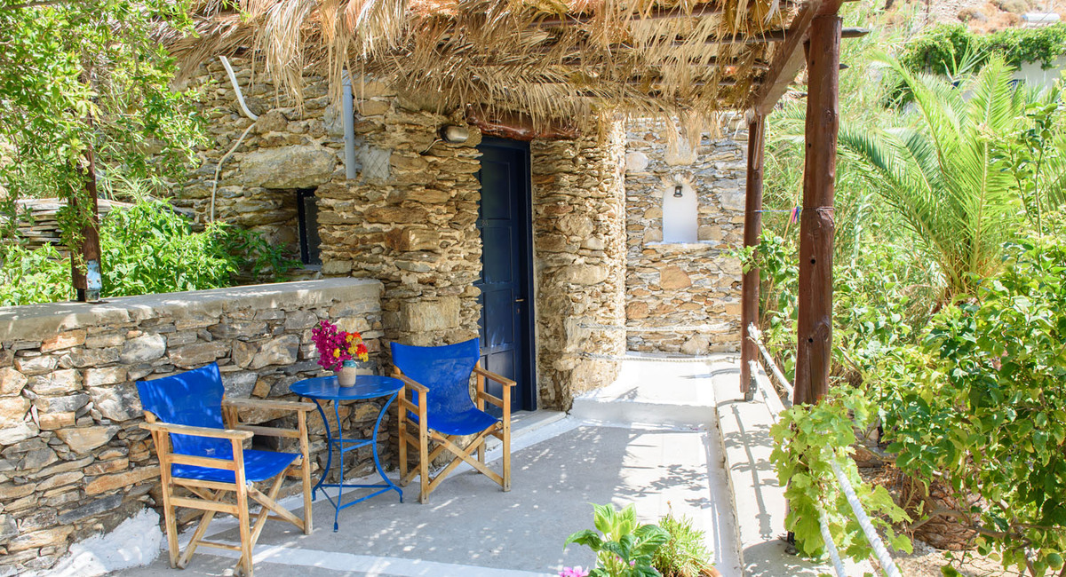 Levrossos beach apartments