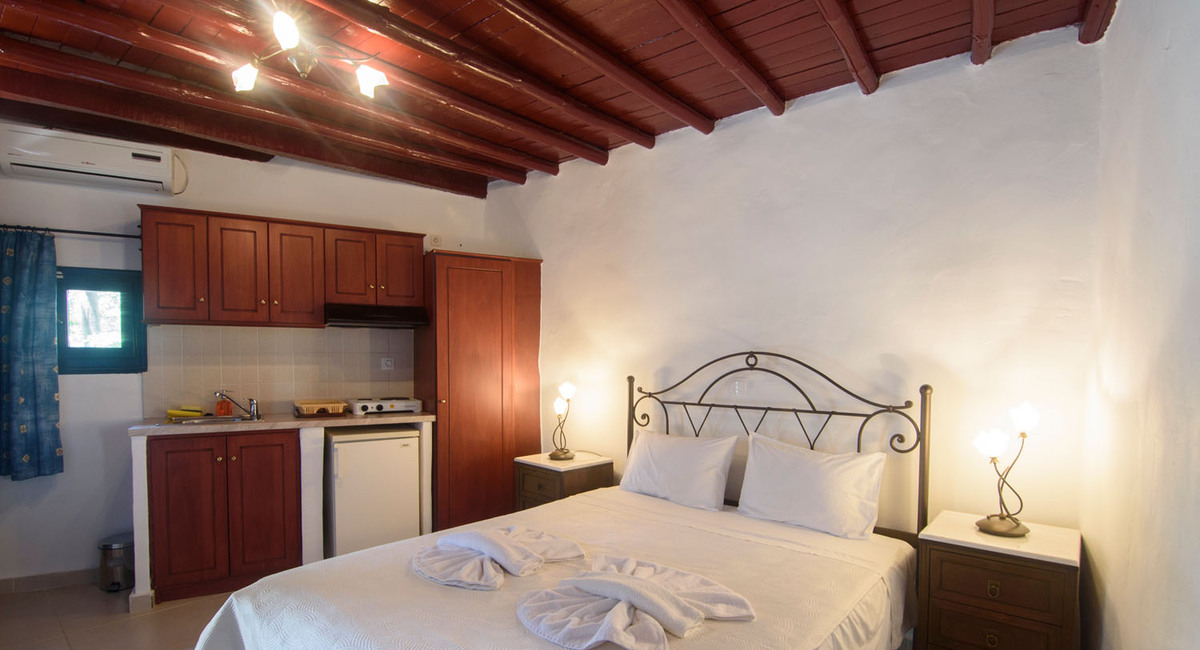 Levrossos beach apartments