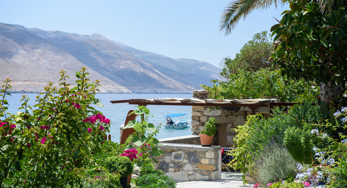 Levrossos beach apartments