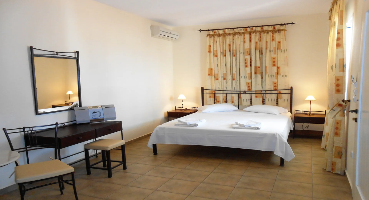 Livanios Studios Milos