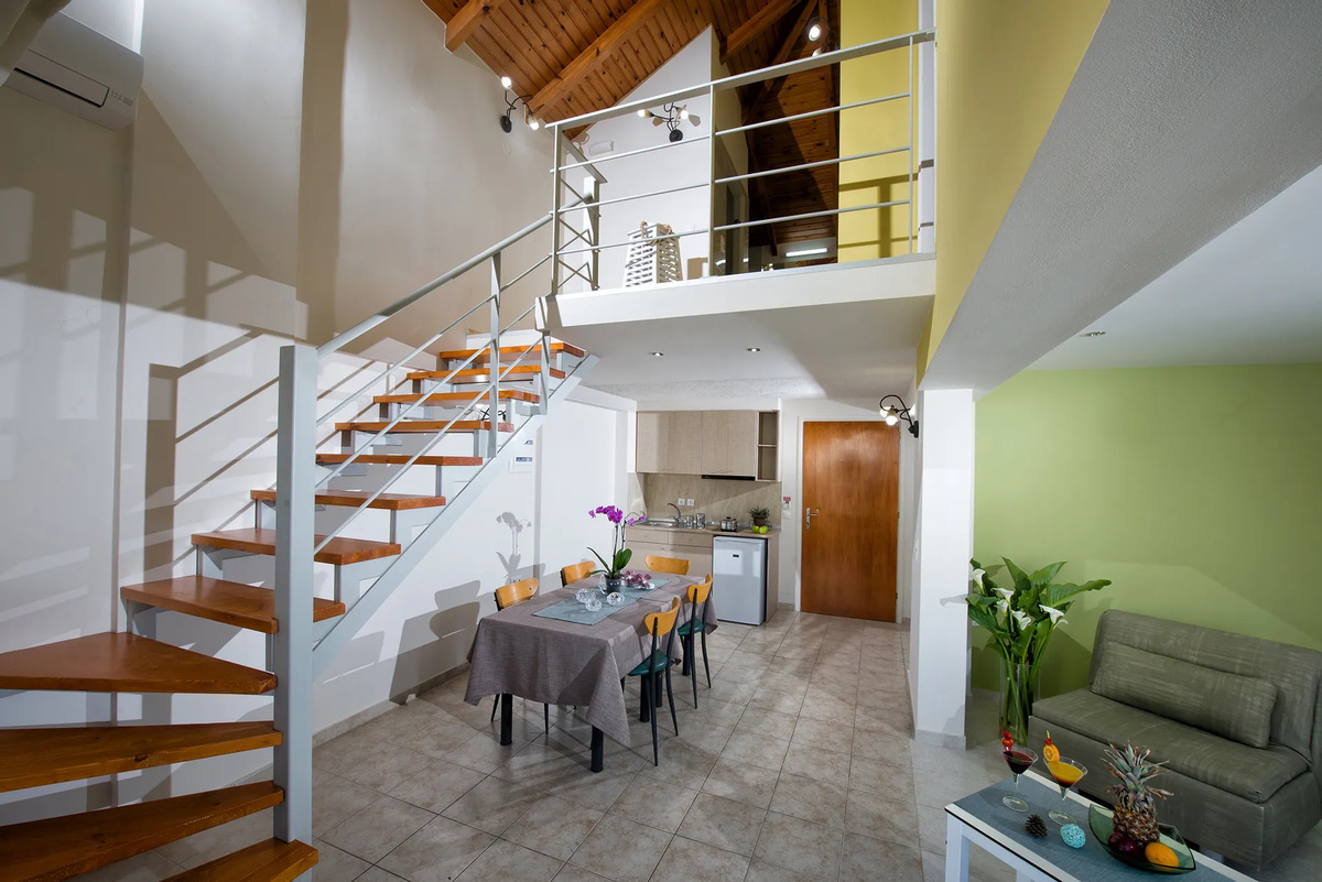 Mary Hotel Apts & Suites