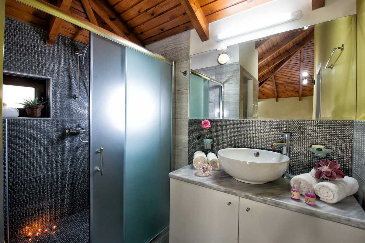 Mary Hotel Apts & Suites