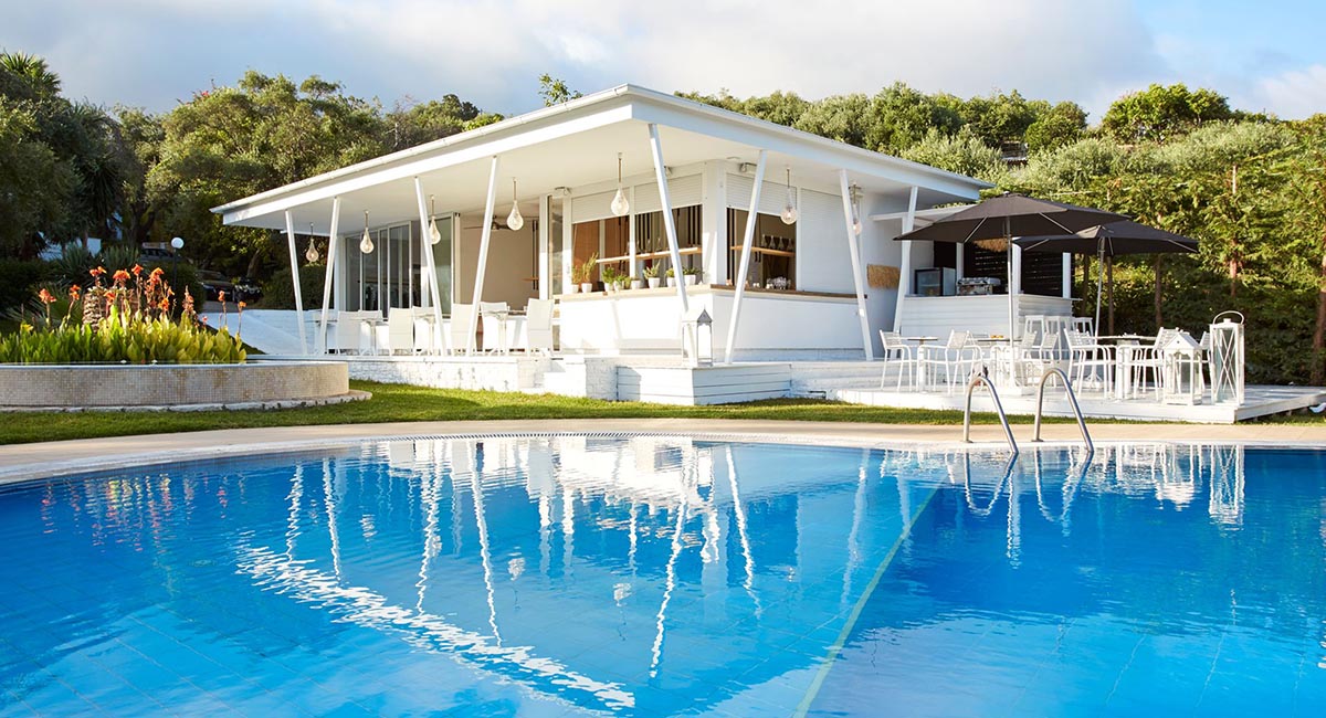 Mr & Mrs White Corfu