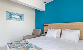 Mythic Summer Hotel (incl. auto)