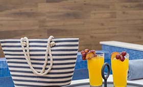 Mythic Summer Hotel (incl. auto)