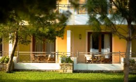 Negroponte Resort (incl. auto)