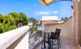 Neikos Mediterraneo Luxury Suites