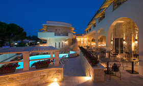 Neikos Mediterraneo Luxury Suites