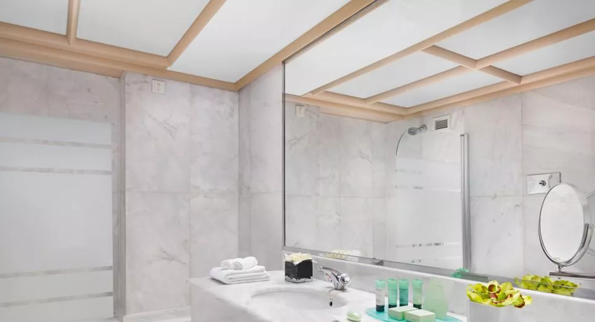 NJV Athens Plaza Hotel