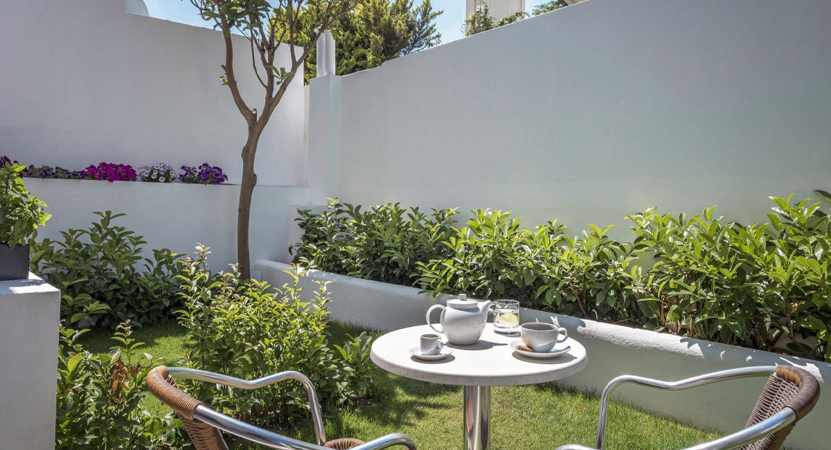 Petit Palais Beach Hotel