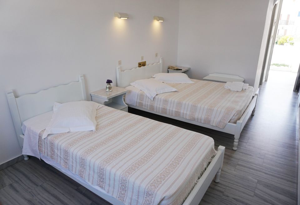 Polos Hotel Paros