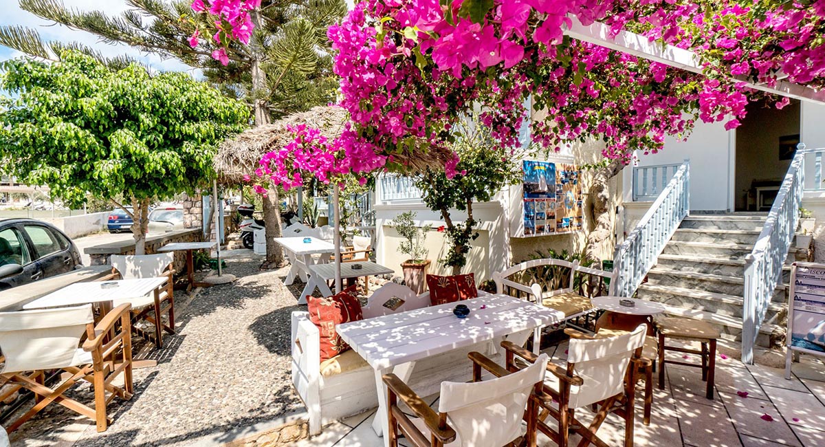 Sellada apartments Kamari