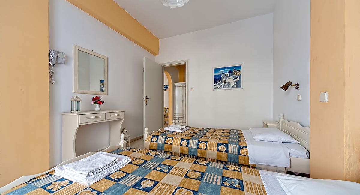 Sellada apartments Kamari