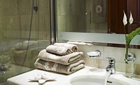 Serita Beach Hotel (incl. auto)