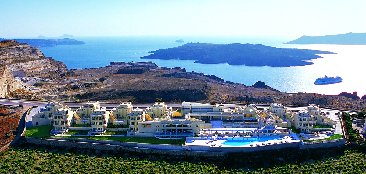 The Majestic Hotel Fira Santorini