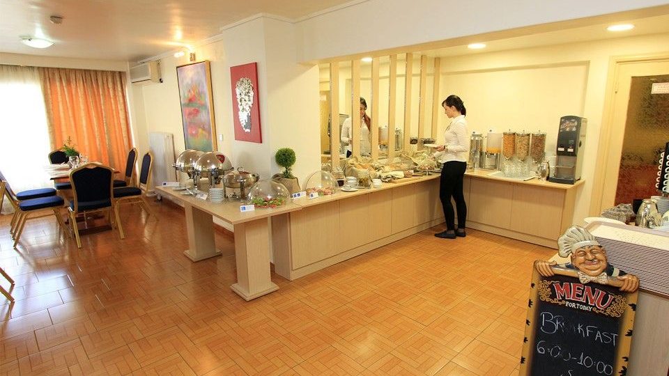 Triton Hotel Piraeus