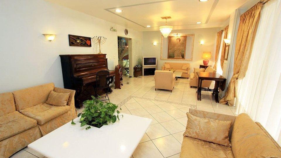 Triton Hotel Piraeus