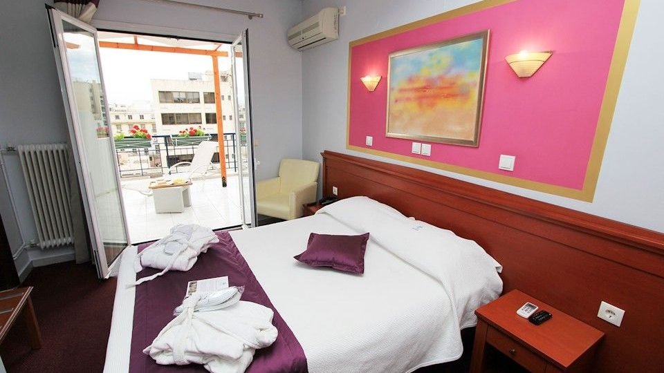 Triton Hotel Piraeus